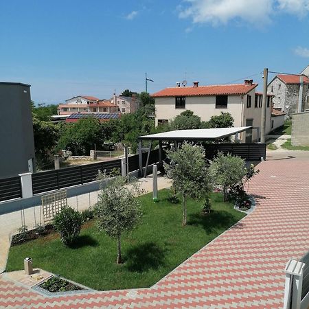Apartments Donella Умаг Экстерьер фото